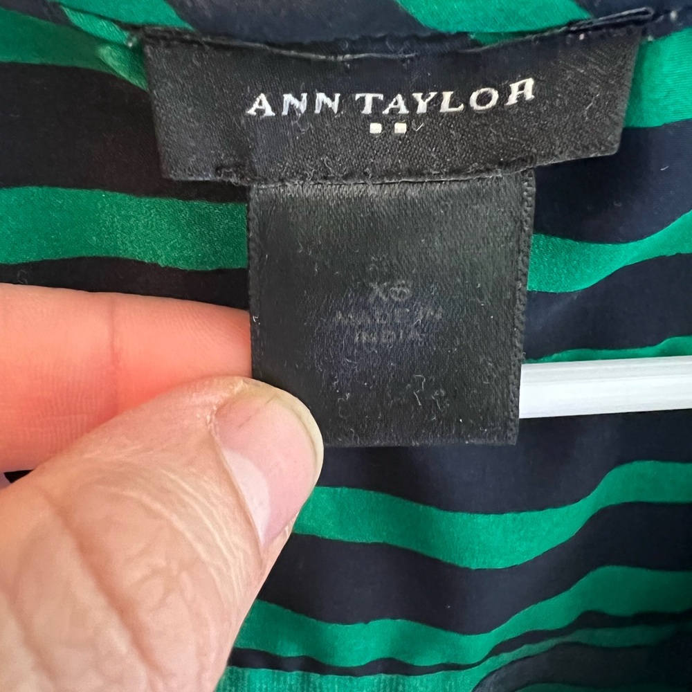 Ann Taylor xs Navy and Green stripped dress.